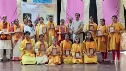 अमेरिका से अयोध्या पहुंचे 20 सदस्य प्रवासी भारतीय परिवार, रामलला के दर्शन कर हुए भाव विभोर