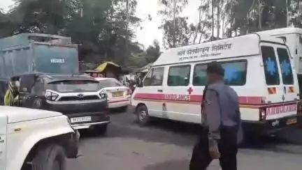 सिंगरौली: एनसीएल दुधिचुआ मुख्य मार्ग पर जाम में फंसी एम्बुलेंस, कोयला वाहनों की सीलिंग से दोनों ओर लगा लंबा जाम