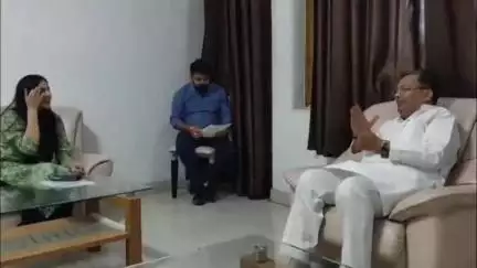 मैनपुरी: मैनपुरी पहुंची टीवी एक्ट्रेस मोनिका भदौरिया ने पर्यटन के क्षेत्र में काम करने को लेकर कैबिनेट मंत्री से की मुलाकात