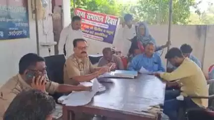 अकबरपुर: थाना समाधान दिवस के अवसर पर थाना रुरा में एसएसआई ने सुनी पीड़ितों व फरियादियों की शिकायतें