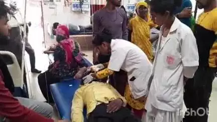 हाथरस: गांव नगला भुस के पास तेज गति से चल रही बाइक के सामने जानवर आने से बाइक अनियंत्रित होकर सड़क पर गिरी, युवक गंभीर घायल