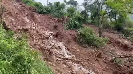 चमोली: लीसा बैंड के पास बने नमामि गंगे परियोजना के STP प्लांट से पाडुली बगड़वालधार में आपदा जैसे हालात, SDM ने किया निरीक्षण