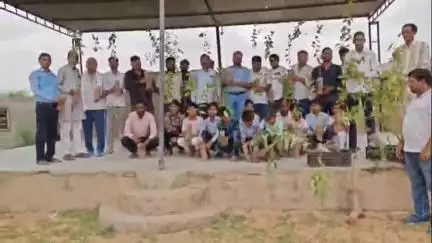 राजगढ़: राजगढ में नायक समाज जागृति एवं विकास संस्थान और वाइल्डलाइफ इन नेचर ने पौधरोपण कर मनाया विश्व वृक्ष दिवस