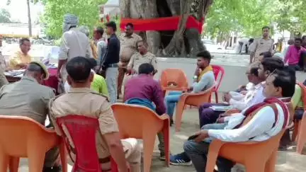 इटवा: त्रिलोकपुर थाने पर तहसीलदार की मौजूदगी में थाना समाधान दिवस का आयोजन, सुनी गई लोगों की फरियाद
