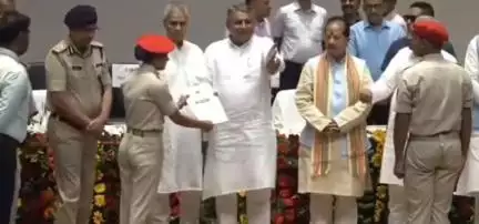 पटना ग्रामीण: बापू सभागार में सीएम नीतीश कुमार ने मंत्री विजय चौधरी को किया किनारे, बेइज्जती करने का आरोप