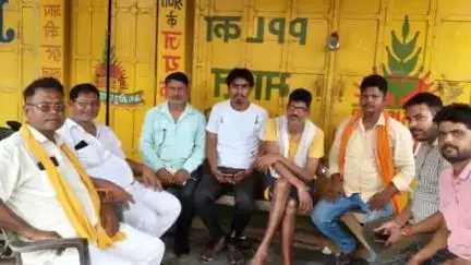 बैरिया: बैरिया क्षेत्र के खाद, बीज और कीटनाशक दवा दुकानदारों ने दुकान बंद कर किया विरोध प्रदर्शन, रखी मांग