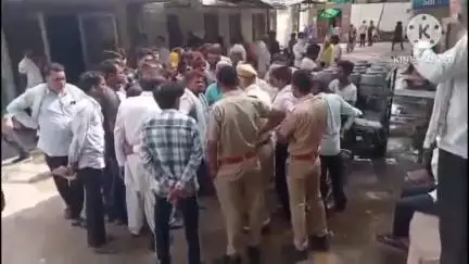 गंगापुर: गंगापुर सिटी उपखंड कार्यालय में 20 वर्षीय मृतका के परिजनों ने आरोपी की गिरफ्तारी की मांग की