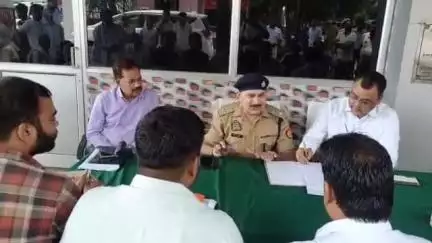 शामली: थाना समाधान दिवस पर एसपी ने आदर्श मंडी व बाबरी थाने पर जनशिकायतें सुनीं, अफसरों को दिए निर्देश