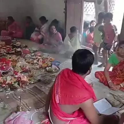 মুরারই ২: রুদ্রনগর পূর্বপাড়ায় বাসন্তী মন্দিরে মা বিপদতারিনী পুজো উপলক্ষে মা বিপদতারিনী ঠাকুরের বিশেষ পুজোপাঠ করা হল
