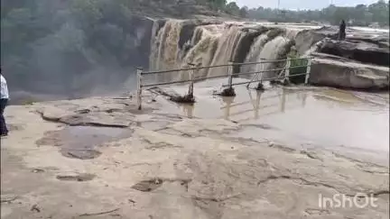 लाई स्थित अमृतधारा जलप्रपात बना खतरे का स्थल, प्रशासन ने लगाए नियमों के बंधन
