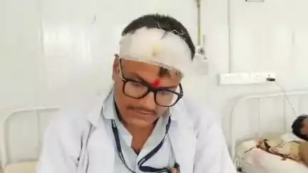बथनाहा: आचार्य ध्रुवासा कॉलेज में प्रोफेसर शहाबुद्दीन ने बी फार्मा के छात्र को पीटा, छात्र घायल
