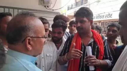 जौरा: खुले में मांस-मछली बेचने पर प्रतिबंध लगाने के लिए लोगों ने नगर पालिका अध्यक्ष को दिया ज्ञापन