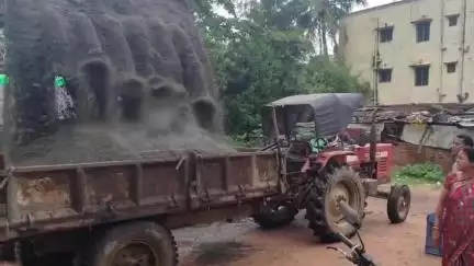 ବରଗଡ: ହାଟପଦା ସ୍ଥିତ ରଥଯାତ୍ରା ପଡ଼ିଆର ସଫେଇ କାର୍ଯ୍ୟର ତଦାରଖ କଲେ ପୌର ପରିଷଦ ଅଧ୍ୟକ୍ଷା