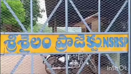 జూరాల ప్రాజెక్టు నుంచి పెద్ద ఎత్తున శ్రీశైలం జలాశయానికి వరద ప్రవాహం
