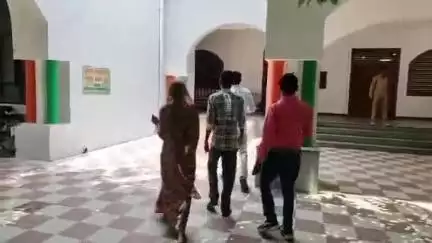 लखीमपुर: लखनऊ की सरफरान कंपनी पर 4.60 लाख मजदूरी बकाया, 45 मजदूरों ने लखीमपुर कलेक्ट्रेट स्थित श्रम विभाग में की शिकायत