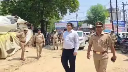 बस्ती: डीएम और वएसपी ने पुरानी बस्ती थाना क्षेत्र स्थित कर्बलास्थल का किया निरीक्षण, दिए निर्देश