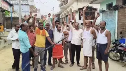 धनघटा: हैसर बाजार में बिजली की समस्या को लेकर ग्रामीणों ने किया विरोध प्रदर्शन #jansamasya