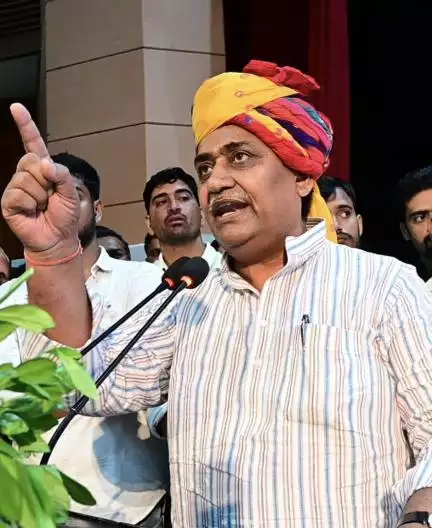 राजस्थान में खुलेआम लोगों को बेरहमी से पीटते दिखे दबंग, गोविंद सिंह डोटासरा ने वीडियो शेयर कर उठाए सवाल