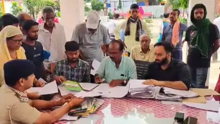 सुल्तानगंज: सुल्तानगंज थाना परिसर में भूमि विवादों के समाधान के लिए जनता दरबार लगा