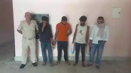 लखीसराय: मानो गांव के समीप बाबा ढाबा से उत्पाद पुलिस ने 4 लोगों को नशे की हालत में किया गिरफ्तार