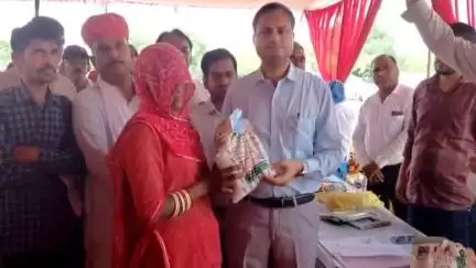 पुष्कर: बांसेली ग्राम पंचायत में आयोजित पं. दीनदयाल उपाध्याय अंत्योदय संबल पखवाड़े के शिविर का कलेक्टर ने किया निरीक्षण