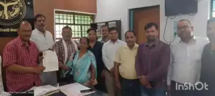 कैसरगंज: कैसरगंज खंड के शिक्षकों ने विद्यालय मर्जर पर सहमति पत्र पर हस्ताक्षर कराने के विरोध में शिक्षाअधिकारी को ज्ञापन सौंपा