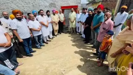 ਫਤਿਹਗੜ੍ਹ ਸਾਹਿਬ: ਮੰਡੀ ਗੋਬਿੰਦਗੜ੍ਹ ਦੇ ਵਾਰਡ ਨੰਬਰ 23 ਵਿਖੇ ਸਕੂਲ ਦੇ ਨਾਲ ਲਗਦੀਆਂ ਗਲੀਆਂ ਵਿੱਚ ਇੰਟਰਲਾਕ ਟਾਇਲਾਂ ਦੇ ਫ਼ਰਸ਼ ਦਾ ਉਦਘਾਟਨ ਵਿਧਾਇਕ ਵੜਿੰਗ ਨੇ ਕੀਤਾ