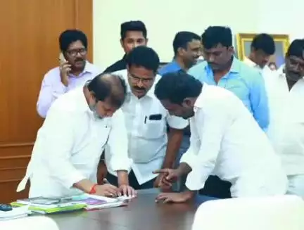 పటాన్​​చెరు: నియోజకవర్గంలోని పలు సమస్యలు, ఇతర అభివృద్ధి కార్యక్రమాలపై మంత్రితో చర్చించిన పటాన్చెరు నియోజకవర్గ ఇన్చార్జి కాటా