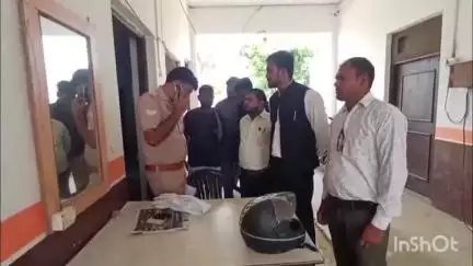 संभल: थाना कैला देवी के सेंडा गांव में हिंदू नाई ने वाल्मीकि समाज का बाल काटने से किया मना, पुलिस को दी गई तहरीर