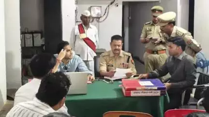 मंझनपुर: पइंसा थाने में थाना समाधान दिवस पर पुलिस अधीक्षक और डीएम ने सुनी लोगों की फरियादें, मौके पर कई मामलों का हुआ निस्तारण
