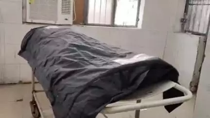 सकलडीहा: बहरवानी के समीप ट्रेन के गेट पर बैठे युवक की गिरने से हुई मौत, पैसे कमाने गुजरात जा रहा था युवक