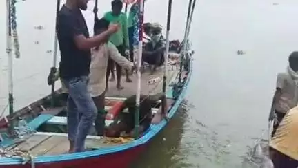 खागा: डगडगी गंगा घाट में डूबे दो युवकों का शव 18 घंटे बाद मिला, परिवार मुंडन संस्कार कार्यक्रम में गया था: सुल्तानपुर घोष के नौबस्ता