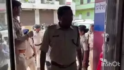 बांका: नगर परिषद उपचुनाव को लेकर एसडीएम और एसडीपीओ ने कई मतदान केंद्रों का किया निरीक्षण