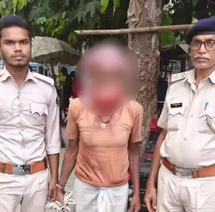 कटिहार जिला के आजमनगर थाना पुलिस द्वारा मादक पदार्थो के विरुद्ध बड़ी कार्रवाई करते हुए 01.100 किलोग्राम गांजा के साथ 01 तस्कर को किया गया गिरफ्तार I