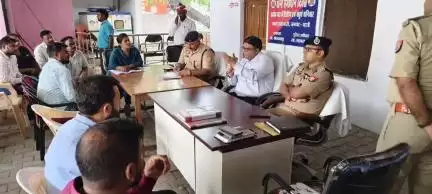 बस्ती: पुरानी बस्ती थाने पर आयोजित थाना समाधान दिवस पर डीएम और एसपी ने सुनीं समस्याएं