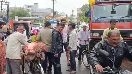 बालाघाट: जलभराव से परेशान इतवारी गंज के रहवासियों ने किया चक्काजाम, पुलिस ने संभाला मोर्चा, नगर पालिका हरकत में आई