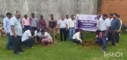 वाड्रफनगर: ओदारी में मोर गांव में मोर पानी महाअभियान के अंतर्गत जल संरक्षण हेतु किया गया श्रमदान