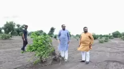 लोणार: अतिवृष्टीमुळे नुकसानग्रस्त शेतकऱ्यांना तुटपुंजी,नव्हे तर भरीव मदत मिळून देणार केंद्रीय राज्यमंत्री प्रतापराव जाधव