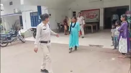 कोलगवां पुलिस ने टिकुरिया टोला से नशीली दवा के साथ एक महिला को गिरफ्तार कर अदालत भेजा
