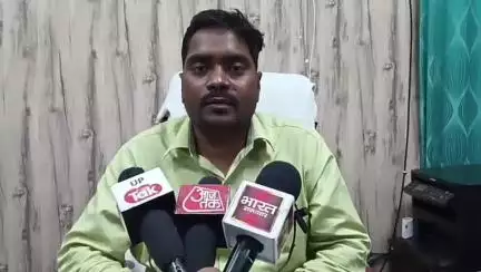 शाहजहांपुर: एडीएम ने बाइक से सफाई व्यवस्थाओं का निरीक्षण कर 6 सफाई कर्मियों को सस्पेंड किया, कार्रवाई की जानकारी दी