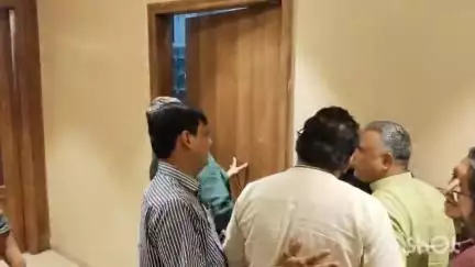 ગાંધીનગર: ગાંધીનગર સરગાસણ ખાતે પાટીદાર ચિંતન શિબિરમાં હોબાળો, પાટીદાર અગ્રણી શાંતિલાલ સોજીત્રા નિમંત્રણ ન મળ્યા આક્રમક થયા