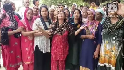 पानीपत: उझा रोड पर 12वीं के छात्र की हत्या मामले में परिजनों ने आरोपियों की गिरफ्तारी की मांग के साथ डीएसपी से मुलाकात की