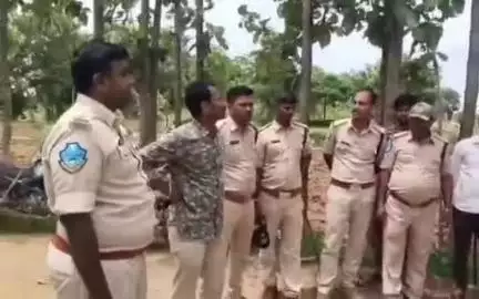 ఎల్లారెడ్డి: సోమర్యాగడి తండాలో ఎలుగుబంటి కలకలం సృష్టించడంతో భయందోలనలకు గురైన ప్రజలు
