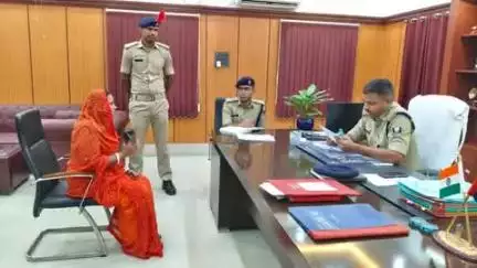 आज दिनांक-28.06.25 को पुलिस अधीक्षक, कटिहार के द्वारा अपने कार्यालय कक्ष में जन सुनवाई करते हुए I