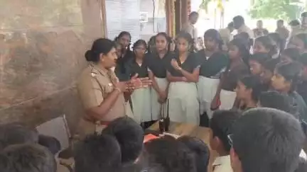அரூர்: கோபிநாதம்பட்டி காவல் நிலையத்தில் போக்குவரத்து, போக்ஸோ வழக்கு குறித்து மாணவர்களுக்கு விழிப்புணர்வு