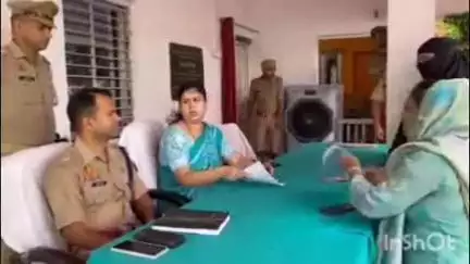 देेेवरिया: थाना समाधान दिवस पर डीएम और एसपी ने सदर कोतवाली में सुनील की फरियाद सुनी