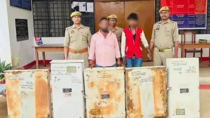 मिर्ज़ापुर: थाना संत नगर पुलिस ने चोरी के अभियोग से संबंधित 2 अभियुक्तों को किया गिरफ्तार, कब्जे से 5 अदद डीडी मीटर बरामद