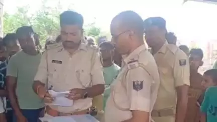 गुठनी: मिश्रौली गांव: लोन न चुकाने पर बैंक कर्मियों के दबाव में महिला ने फांसी लगाकर की आत्महत्या
