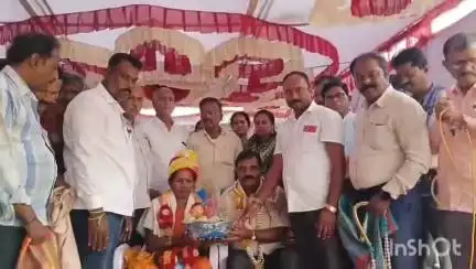 ಬಂಗಾರಪೇಟೆ: 40ವರ್ಷ ವಿವಿಧ ಸರಕಾರಿ ಶಾಲೆಗಳಲ್ಲಿಉತ್ತಮ ಶಿಕ್ಷಣ ನೀಡಿದ,ಮುಖ್ಯೋಪಾಧ್ಯಾಯರಾದ ಶಾಂತಮ್ಮ ರವರಿಗೆ ಕಾರಹಳ್ಳಿಯಲ್ಲಿ ಬೀಳ್ಕೊಡುಗೆ