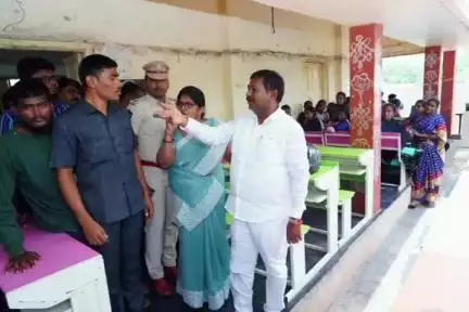 కొండపి: మర్రిపూడి మండలం కూచిపూడి లోని జిల్లా పరిషత్ ఉన్నత పాఠశాలను సందర్శించిన ఏపీ సాంఘిక సంక్షేమ శాఖ మంత్రి స్వామి